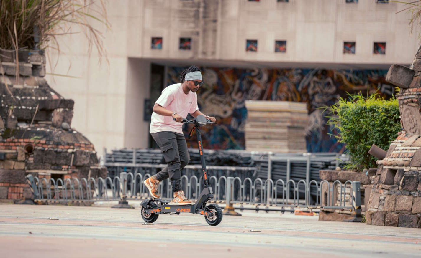 Image of KuKirin G2 electric scooter on a city street
