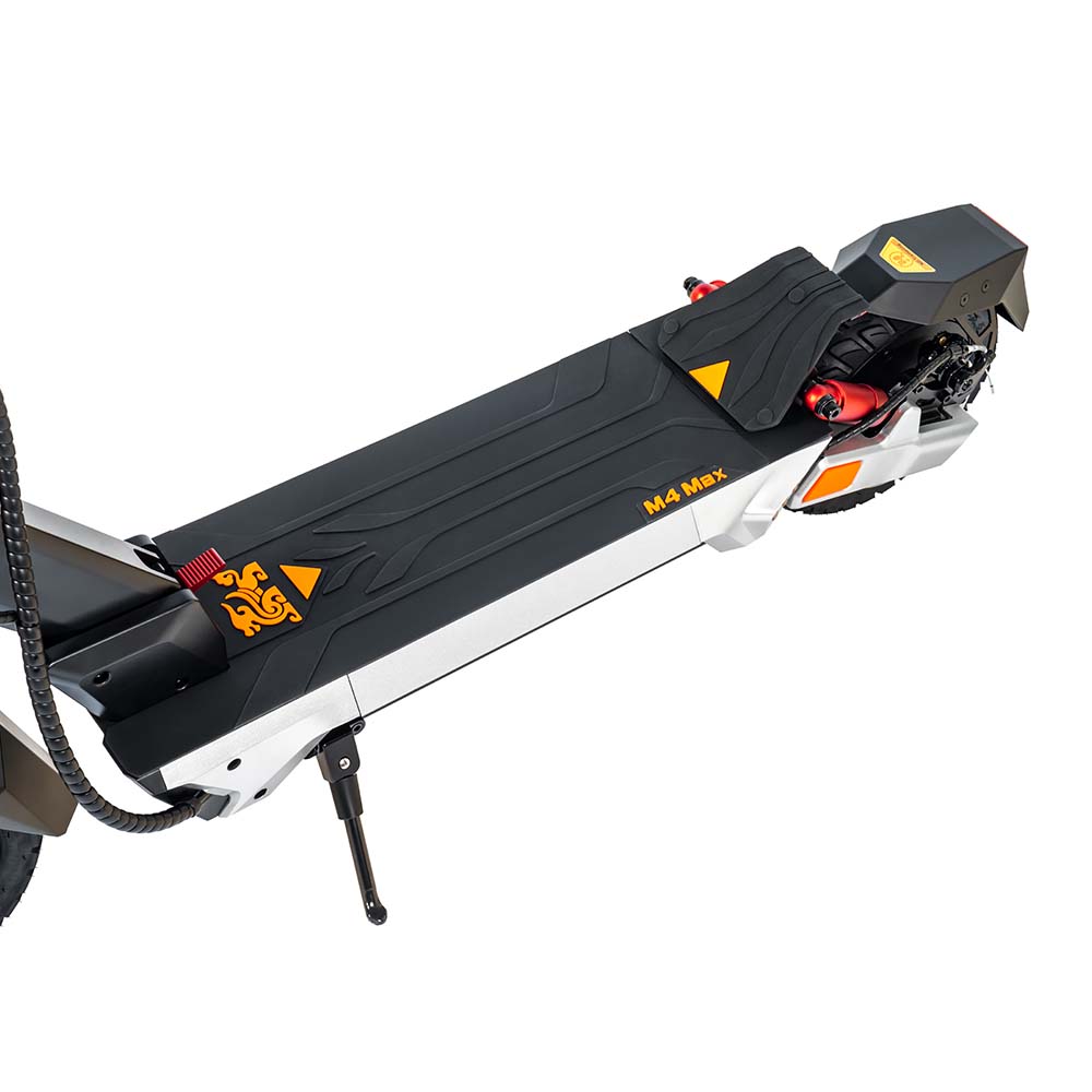 Kukirin M4 Max footboard 45-degree side view, stable and anti-slip adult electric scooter for safe riding