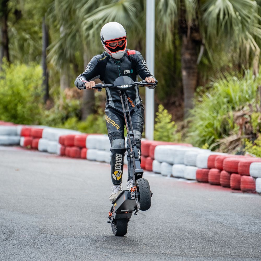 Adult electric scooter fast model with 75km long range and 1200Wh battery